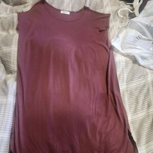 H&M Short Sleeve Burgundy Tee Midy Dress